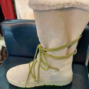 Winter boots brand new size 9